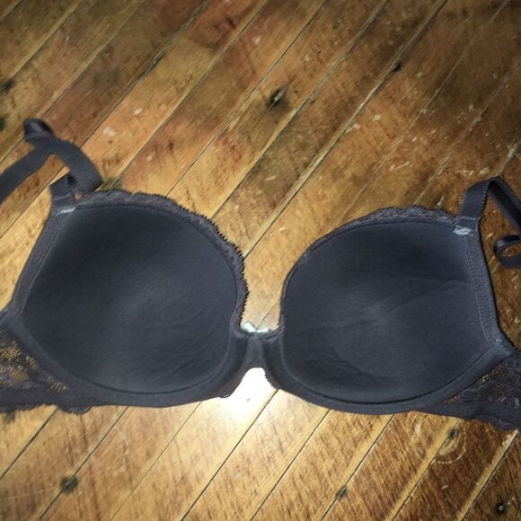 Victoria’s Secret 34D Lacy gray lined Demi bra - Picture 2 of 3